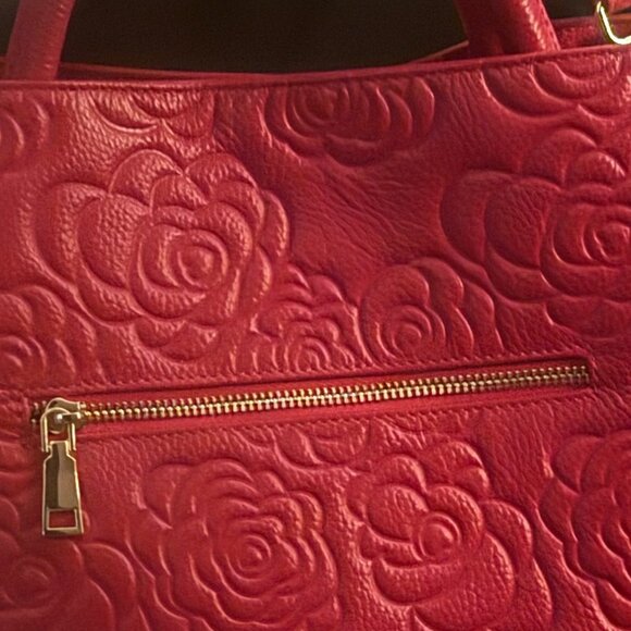 Ladies Elegant Flower Embossed Handbag - Picture 4 of 7